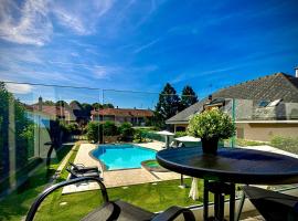 Appartamento in villa con piscina privata e vasca idromassaggio ad uso esclusivo，位于里瓦罗洛-卡纳韦塞的酒店