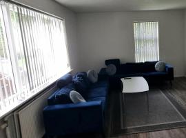 Villa close to Skjern å, the North Sea and nature，位于察姆的酒店