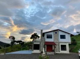 Casa de Campo, chimi, jardin, terraza, montanas, cerca termales, reserva con anticipo