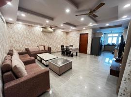 Stella Homestay- Near Yashobhoomi，位于新德里的宠物友好酒店