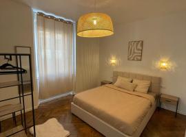 Appart' Porte Saint-Pierre，位于蓬塔利耶的酒店