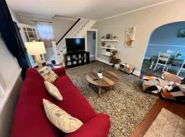 Comfy Cozy Bungalow Suite 2 10 min from Downtown