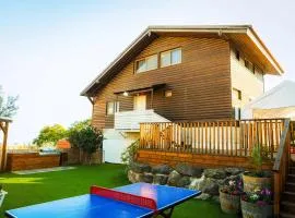 וילת בית העץ Wood House Vila