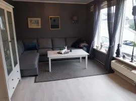 Nær sentrum skog å strand