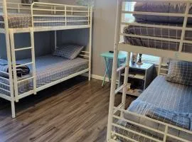 Affordable 1BR Bunkroom Stay by Niagara Falls