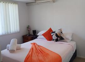 BLK Stays Guest House Deluxe Units Caboolture South，位于卡布尔彻的酒店