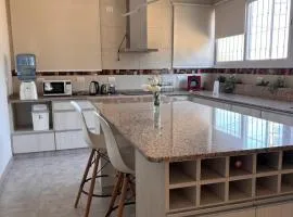 Hermosa casa al pie del cerro