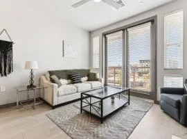 CozySuites PHX RORO Gym, Pool, Pets, Parking! #16