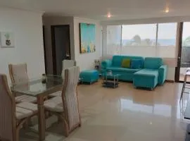 R10 Apartamento con balcon vista a la playa, 2 habitaciones, zona segura, bien iluminado y espacioso