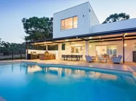 Oasis - Tranquil Getaway with Pool and Scenic Outlooks