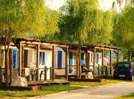 Mobilehouse & Camping Lijak，位于Šempas的豪华帐篷营地