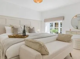 Newly renovated 2-bed house in Lechlade with parking