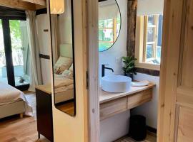 Zauberhaftes Tiny House mit Kamin an der Elbe，位于Hittbergen的小屋