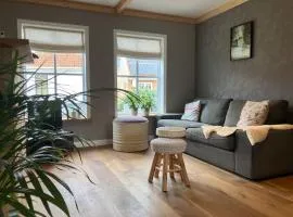 Knus Afke appartement aan het water in Jorwert