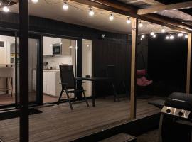 Mesipesa Yellow Lodge，位于Merik&uuml;la的带热水浴缸的酒店