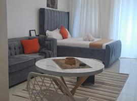 The Loftel，位于Ruaka的带泳池的酒店