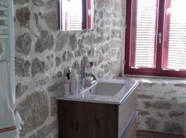 Chambre double chez Emilienne，位于Téterchen的酒店