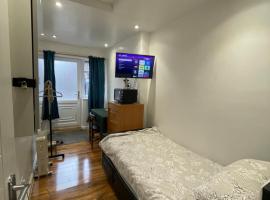 Room to stay 9 ilfracombe avenue Newcastle Upon Tyne Ne4 8ru，位于Elswick的酒店