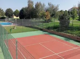 Alojamiento AJO con piscina y tenis - Ajo Palace