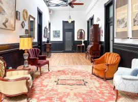 Swedetown European Style Hostel by Heirloom Boutique Collection，位于德卢斯的青旅