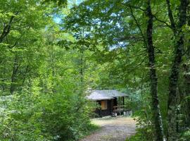 Refuge Nature - Chalet avec Terrasse vue forêt，位于Thury的酒店