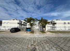 Apartamento aconchegante de 2 quartos, com piscina para crianças até 12 anos，位于马蒂尼奥斯的酒店