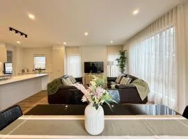 Aalto Retreat 1 - Chic Modern Close to Everything