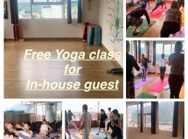 Rudram Hotel Yoga & Ayurveda Retreat，位于瑞诗凯诗的Spa酒店