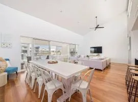 Pontoon Paradise - Waterfront Serenity in Geographe