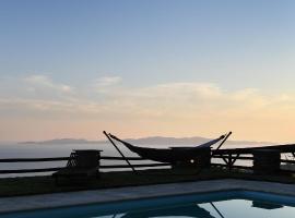 Tinos Sky View Villa，位于Arnados摩尼·孔米瑟斯·坦图库·克彻瑞沃尤恩附近的酒店