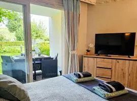 Studio Cosy avec Plage et Parking Privés au bord du Lac D'Annecy