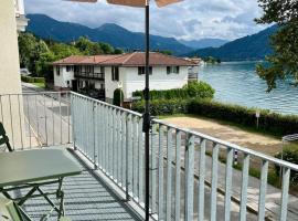 bloom - Traumlage direkt am See in Tegernsee Stadt，位于泰根塞的酒店