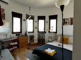 Central Artsy Studio, self check-in!