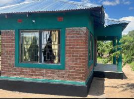 Dewclaw Baobab Safari Lodge，位于Mfuwe的酒店