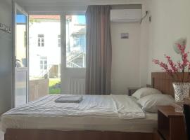 King13，位于库塔伊西的海滩酒店