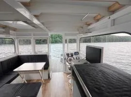 Hausboot Rollyboot Evolution- feste Unterkunft am Steg