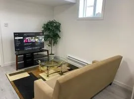 Cozy 2-Bedroom Suite in Aspen Ridge