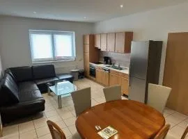 3 Schlafzimmer, Wohnzimmer, Küche, Bad, Terrasse, Parkplatz