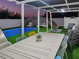 Avraham - בקתות מעל הואדי