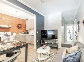 Boutique 2BR Apartment on James St North Sleeps 6