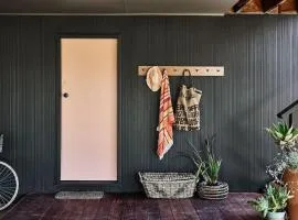 THE LOBSTERPOT BEACH HOUSE - views and walking distance to shops