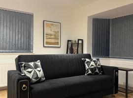 No4 Lux & Cosy Private Apartment in Nuneaton，位于纽尼顿的酒店
