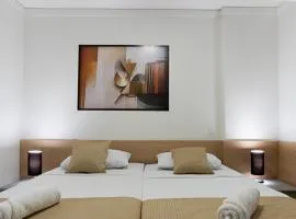 Central novo 2 quartos com Ar- Q e F home office