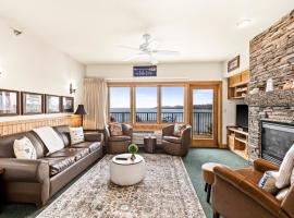 Majestic Lake Views King Suite, 2 Queen Beds and Heated Pools，位于图哈伯斯的酒店