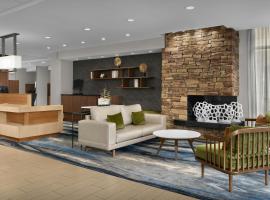 费耶特维尔北万豪费尔菲尔德客栈套房酒店，位于费耶特维尔的酒店