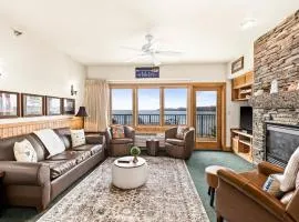 Majestic Lake Views 1BR King Suite and Heated Pools