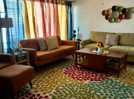 Awesome Las Vegas 4 Bdrm 2 Bath home off Strip，位于拉斯维加斯的别墅