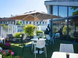 塞尔吉蓬图瓦兹乐港宜必思酒店