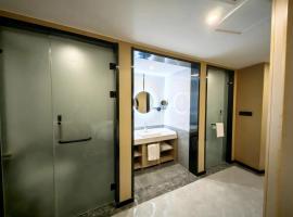 Floral Hotel Qingdao Dreamship Seaview Hotel，位于青岛的酒店