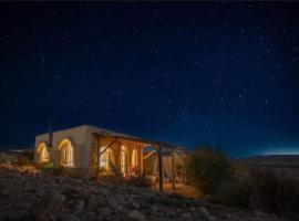 המצפה-אירוח מדברי בעזוז，位于‘Ezuz的酒店
